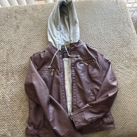 Faux leather with attached hoodie - Picture 1 of 1